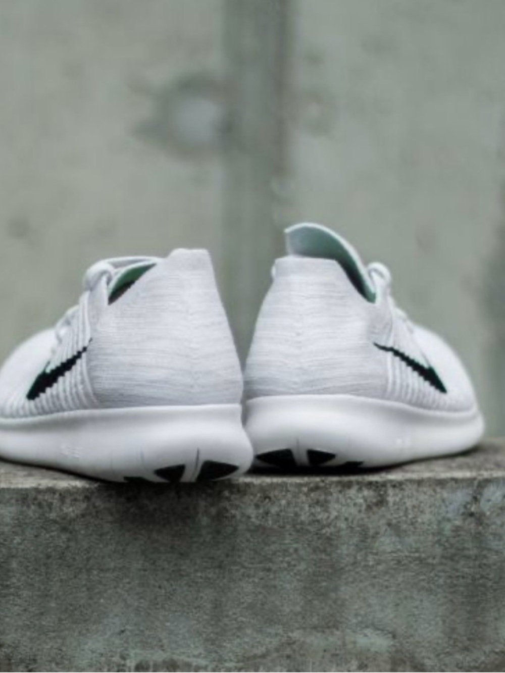 Nike Men’s Free RN Flyknit 2018 Running Training Shoes White Black size 10 - Picture 4 of 8
